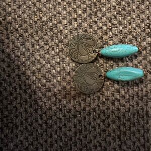 Woman’s earrings at a great price !!